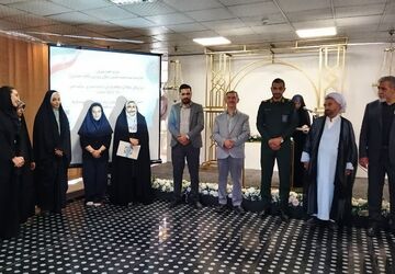 آیین تجلیل از دانش‌آموزان و فرهنگیان برگزیده مسابقات استانی و منطقه‌ای در رشته‌های قرآنی و فرهنگی هنری