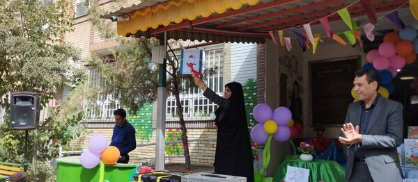 جشن شکوفه ها در دبستان شهید رضا نایب ناحیه۴ مشهد