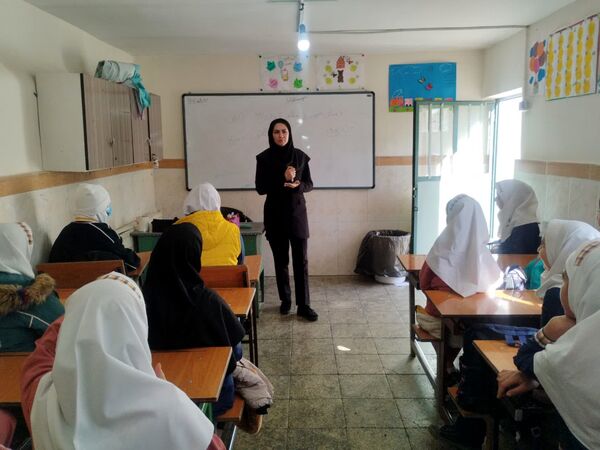میزخدمت پزشکی رایگان برای دانش‌آموزان کم برخوردار درمدارس