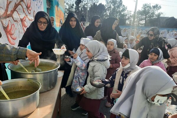طنین مهر علوی در مدارس پیشوا؛ گرامیداشت میلاد مولود کعبه و روز پدر