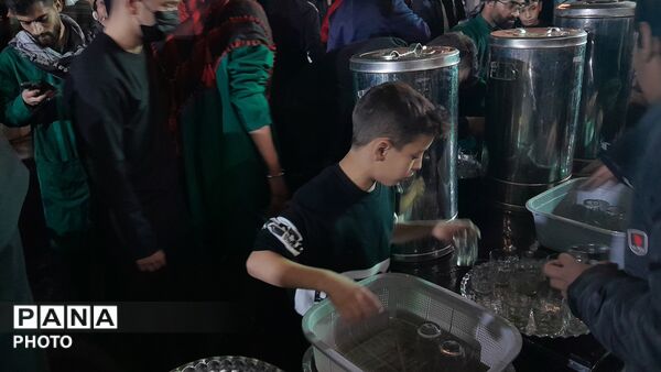 گذری بر چایخانه حضرت زهرا (س) در سومین شب سال ۱۴۰۵