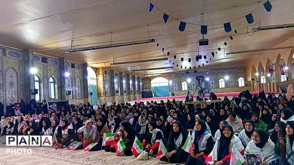 اجتماع بزرگ دختران جان فدای ایران وزنجیره دختران شقایق های دنا 