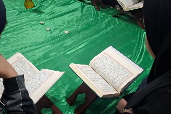 محفل انس با قرآن دبیرستان و هنرستان حدیث کساء ناحیه یک ری به مناسبت ماه مبارک رمضان