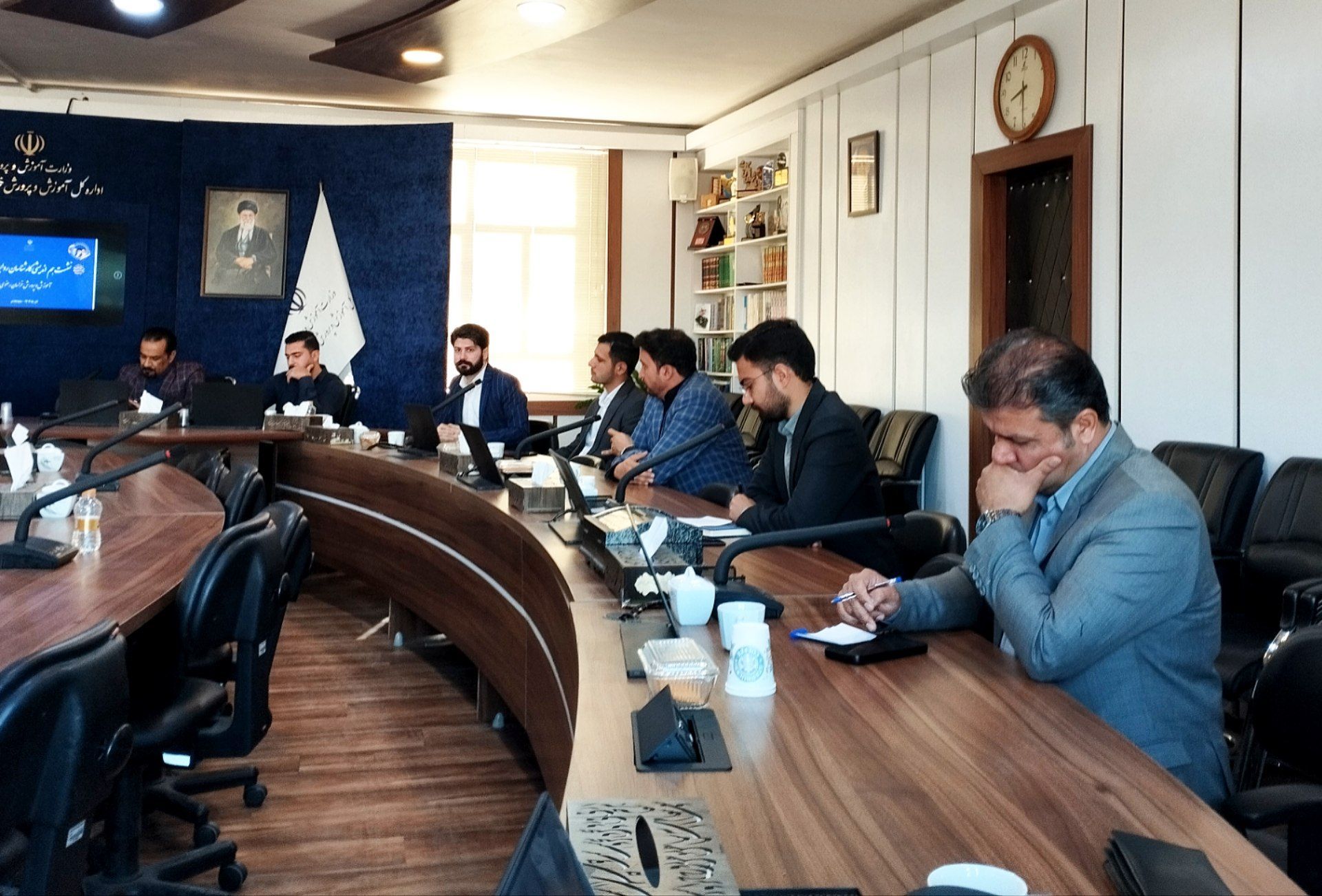 نشست هم‌اندیشی کارشناسان روابط عمومی با مدیر کل آموزش و پرورش خراسان رضوی