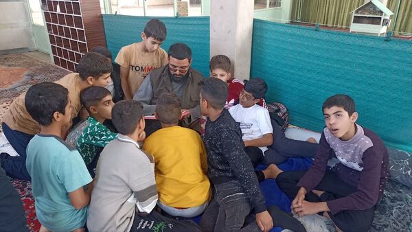 حضور دانش‌آموزان در اعتکاف مسجد امیرالمؤمنین(ع) روستای ایچی