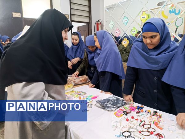 برگزاری بازارچه دانش‌آموزی در دبیرستان دکتر جواد حداد ۲ ناحیه 5