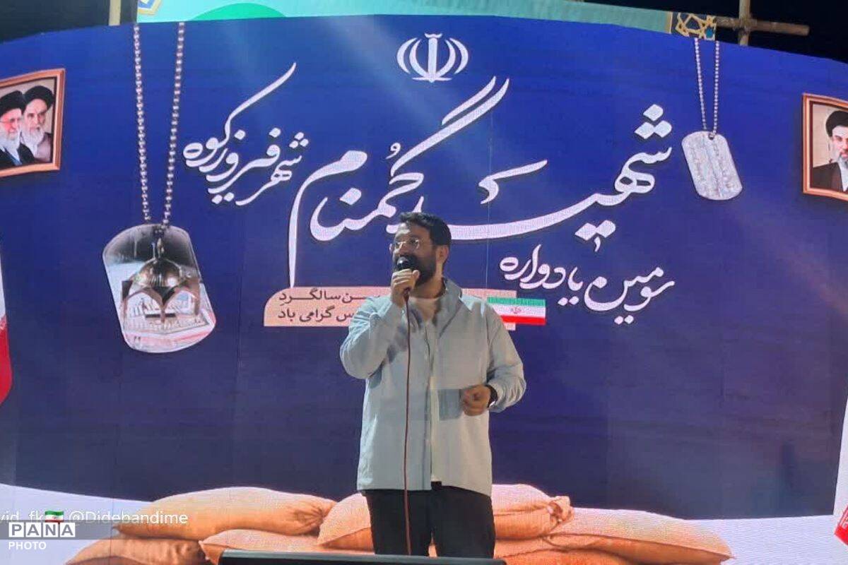 تجلیل مردمی از حماسه دفاع مقدس در فیروزکوه؛ حضور گسترده در سومین یادواره شهید گمنام