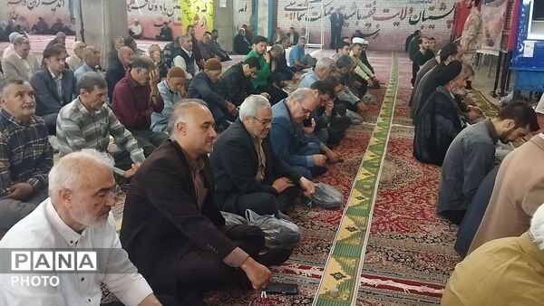از پیر تا دانش آموز در نماز جمعه نیشابور حضور دارند-۱