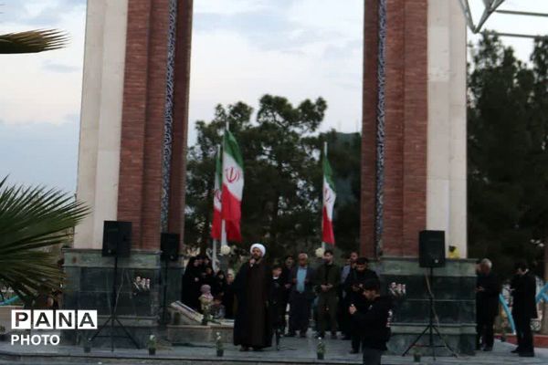 قرچک، نوروز را با اقتدا به شهدا آغاز کرد