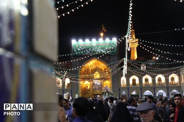 شام ولادت علی ابن موسی‌الرضا، در حریم رضوی