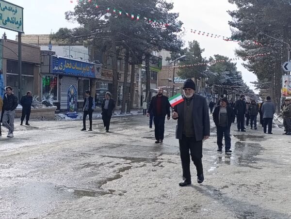 نغمه‌های انقلاب در راهپیمایی ۲۲ بهمن