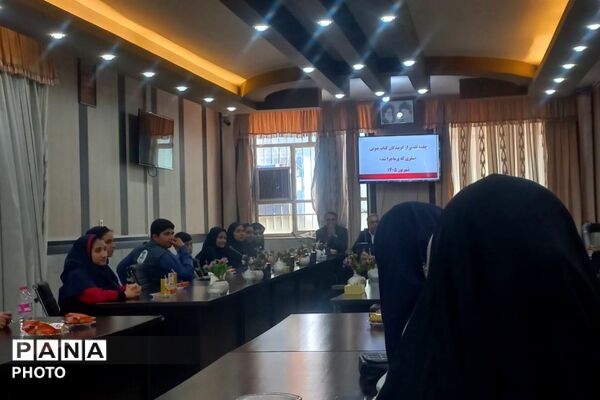 تقدیر از خبرنگاران دانش‌آموز و گویندگان برگزیده ناحیه سه شیراز