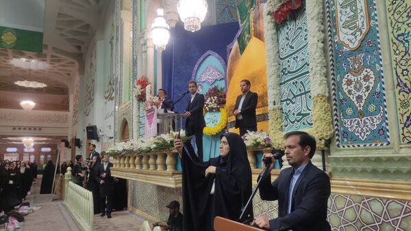 اجتماع دختران دانشجو در حرم مطهر حضرت معصومه (س) به مناسبت روز دختر  