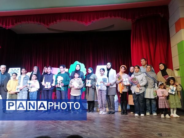 نمایش خاله سوسکه  در کانون پرورش فکری کودکان و نوجوانان 