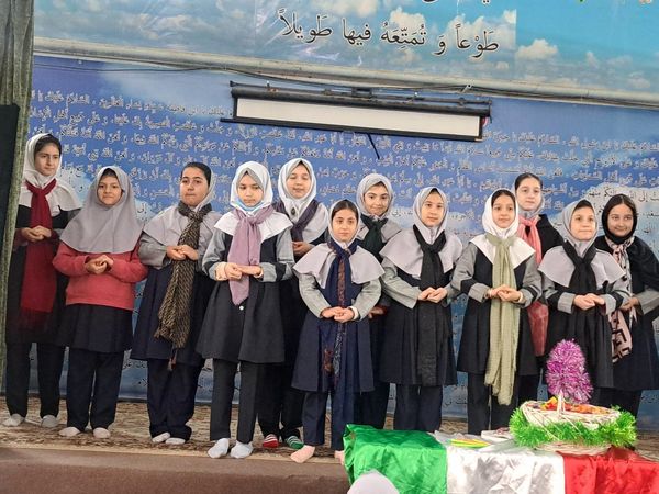 طلیعه فجر و شعبانیه در دبستان آزادی