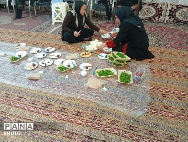 اقامه نماز جماعت همراه با افطاری در مسجد ابوالفضلی نیشابور 