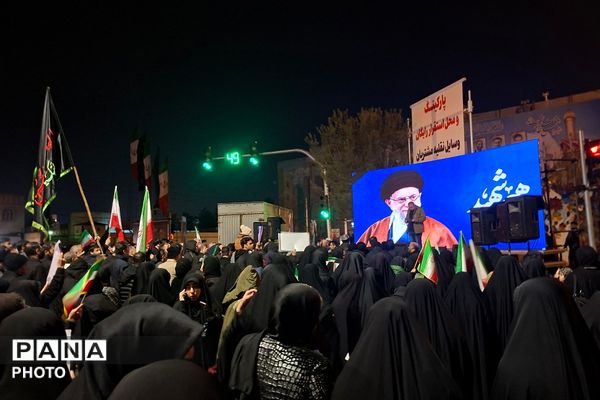 قرچکی‌ها خیابان را رها نمی‌کنند