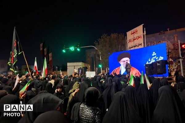 قرچکی‌ها خیابان را رها نمی‌کنند