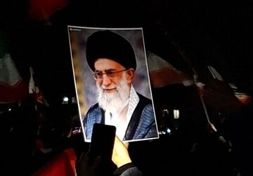 خروش خشم و غم در میدان قائم تهران