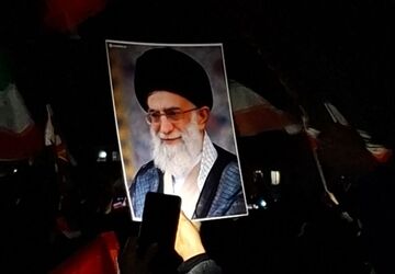 خروش خشم و غم در میدان قائم تهران
