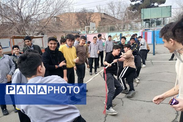 حضور پرشور دانش آموزان ناحیه دو شهرری در برنامه‌های متنوع دهه فجر و جشن انقلاب