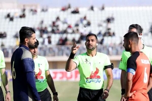 اکرمی بازی استقلال - فجرشهیدسپاسی را سوت می‌زند/حیدری داور جدال پرسپولیس مقابل گاندوها