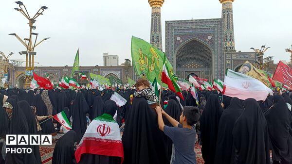 چهل هزار نوجوان بامشتهای گره کرده