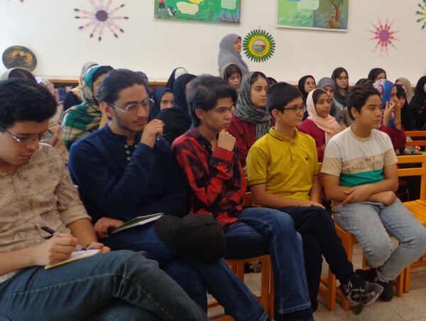 نشست ادبی خوانش نامه‌های سهراب سپهری در قم