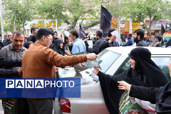 سیل خروشان زائران و مجاوران رضوی در مراسم تشییع پیکر شهدای خدمت