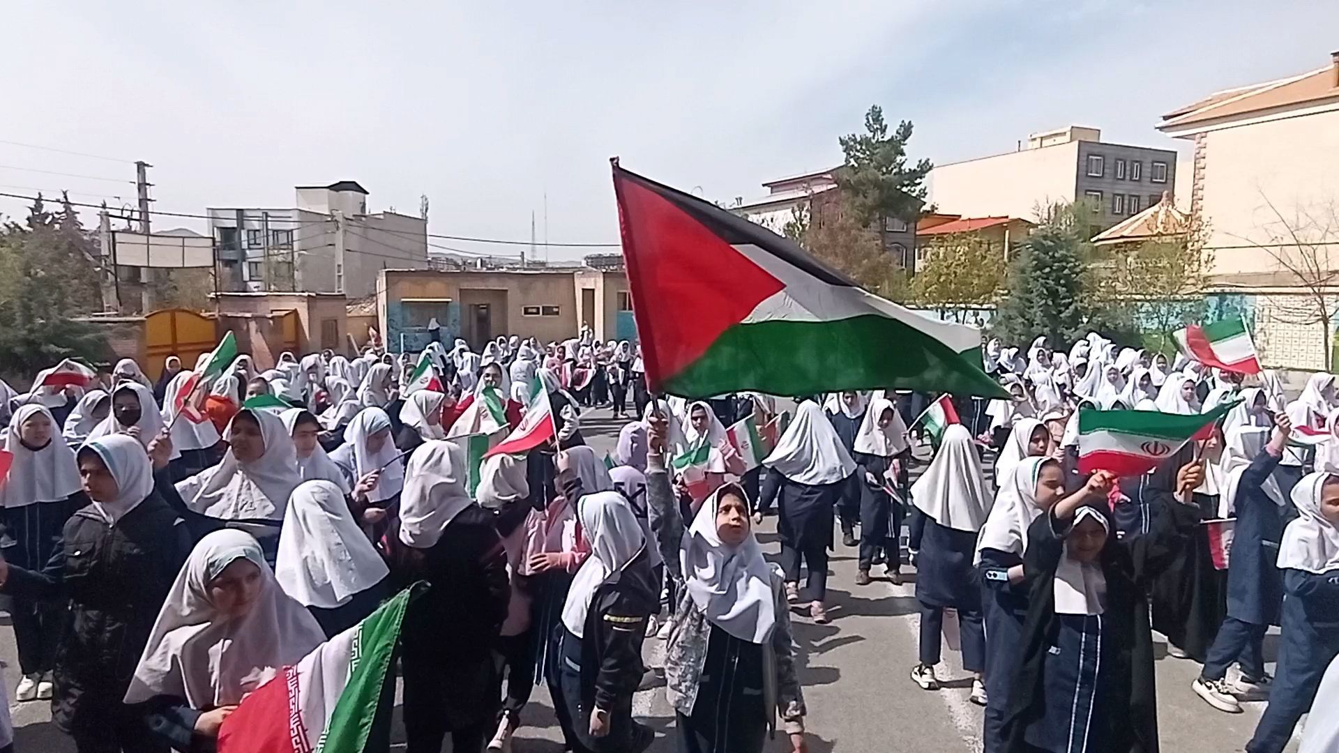 جشن قدردانی از عملیات مقتدرانه وعده صادق در مدرسه خواهران بابایی دماوند