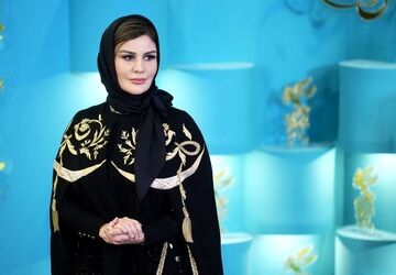 رُز رضوی در نمایش «به یک قاتل ساده نیازمندیم» 