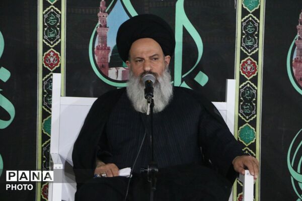 روضه‌خوانی کنار ریل قطار یزد؛ آیینی متفاوت در مسیر عبور شهروندان