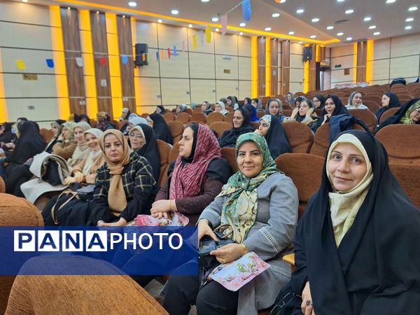 گرامیداشت معلمان و فارغ‌التحصیلان در دبیرستان شهید بابایی