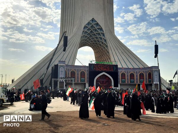 وداع باشکوه ملت با رهبر انقلاب و تشییع پیکر پاک و مطهر ایشان
