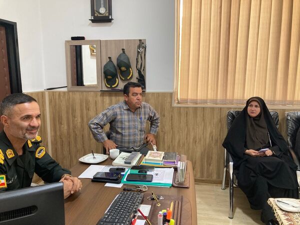 بازدید دانش‌آموزان دبیرستان سمیه از کلانتری ۱۱ بجنورد به مناسبت هفته نیروی انتظامی 