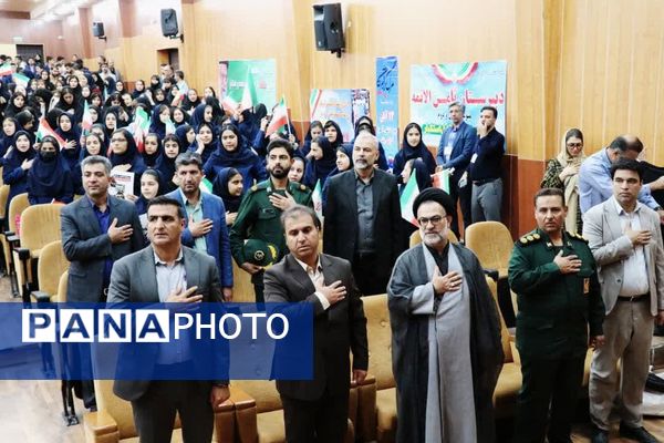 تجمع دانش‌آموزان آموزشگاه‌های شمال غرب شیراز در روز دانش‌آموز
