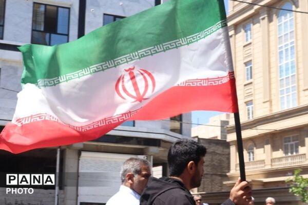 حرکت نمادین کالسکه‌های آذین‌بسته در اسلامشهر