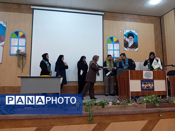 جلسه هم‌اندیشی مجمع مدرسین و مربیان پیشتاز اردوی تمشک در آشخانه