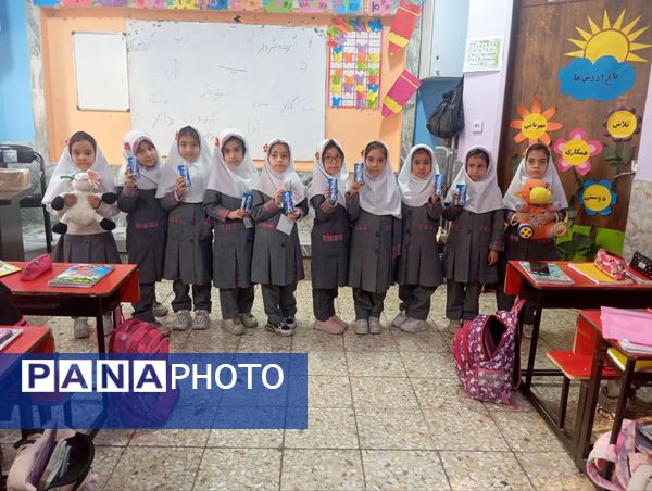 توزیع شیر در دبستان نرجس