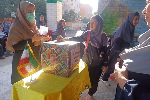  جشن عاطفه ها در دبیرستان های هدی و مشکات