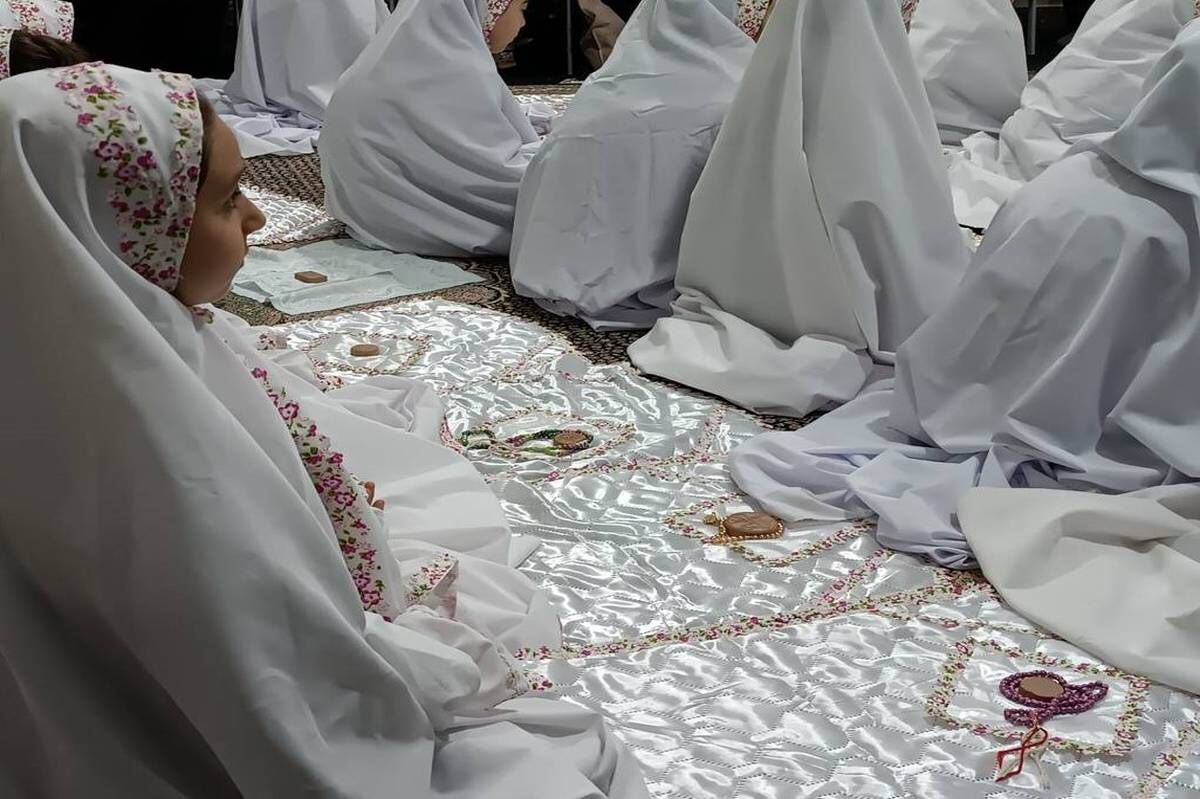 شکوفایی غنچه‌های عبادت در اربیل؛ برگزاری جشن تکلیف دانش‌آموزان دختر مجتمع ایرانیان