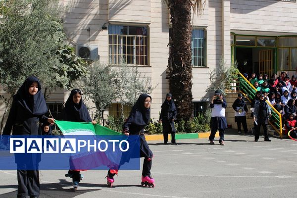 برگزاری جشنواره ورزشی در مدرسه شهید غیوری ناحیه یک شهرری