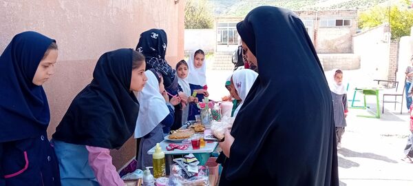 بازارچه دانش‌آموزی در مدارس شهرستان سملقان