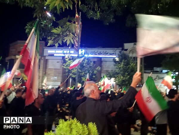 نهمین شب از مراسم عزاداری امام حسین همراه با هئیت زنجیر زنی در حسینیه امام خمینی