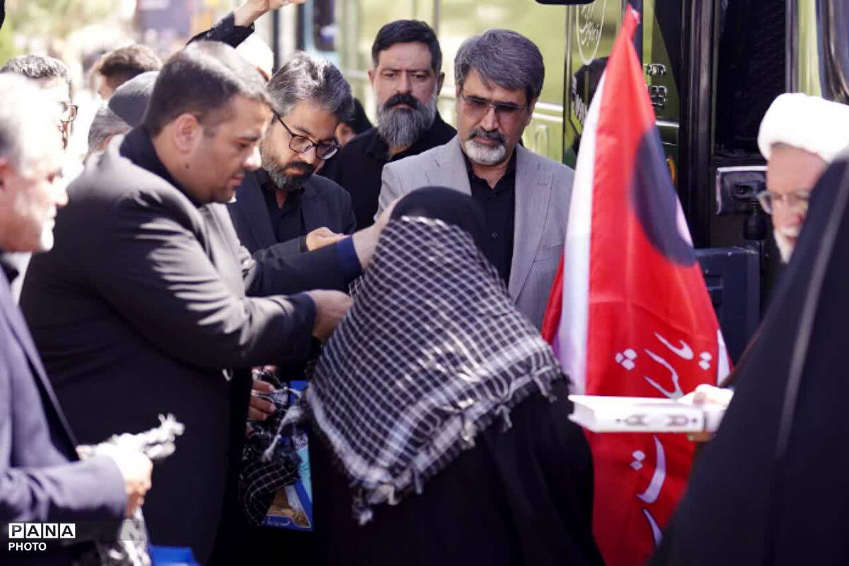 بدرقه کاروان زائران ابرکوهی به مراسم تشییع «رهبر شهید»