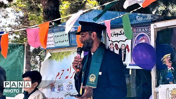 خادمین حرم مطهر رضوی غبار از مزار شهید نظافتی برداشتند