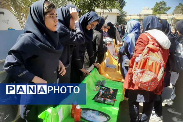 برگزاری بازارچه  کسب و کار دانش‌آموزی در آموزشگاه پویش ناحیه ۳شیراز 