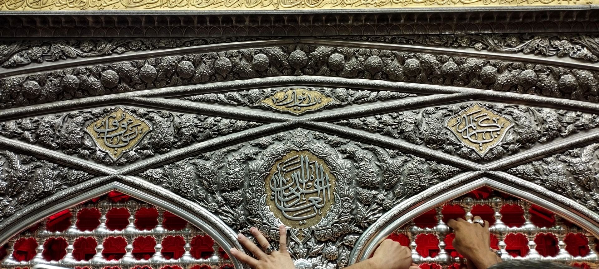 آماده سازی حرم مطهر امام رضا علیه‌السلام برای تشییع رهبر شهید