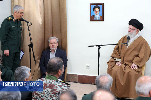 دیدار جمعی از فرماندهان نیروهای مسلح با رهبر انقلاب