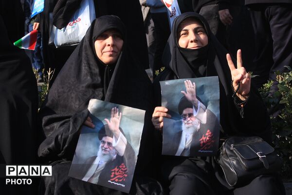 بیعت مردم تهران با سومین رهبر انقلاب